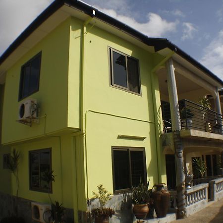 Dokua Royal Hotel Kwabenya Esterno foto